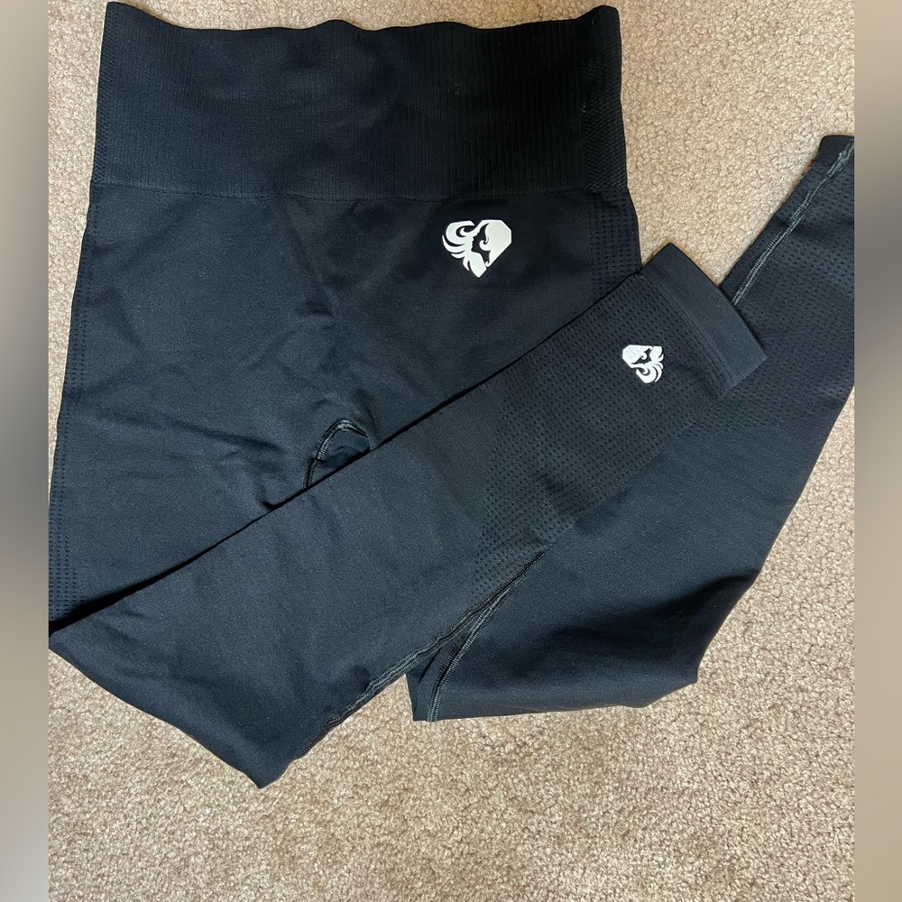 Women’s best black leggings perfect condition, worn twice or three, size M